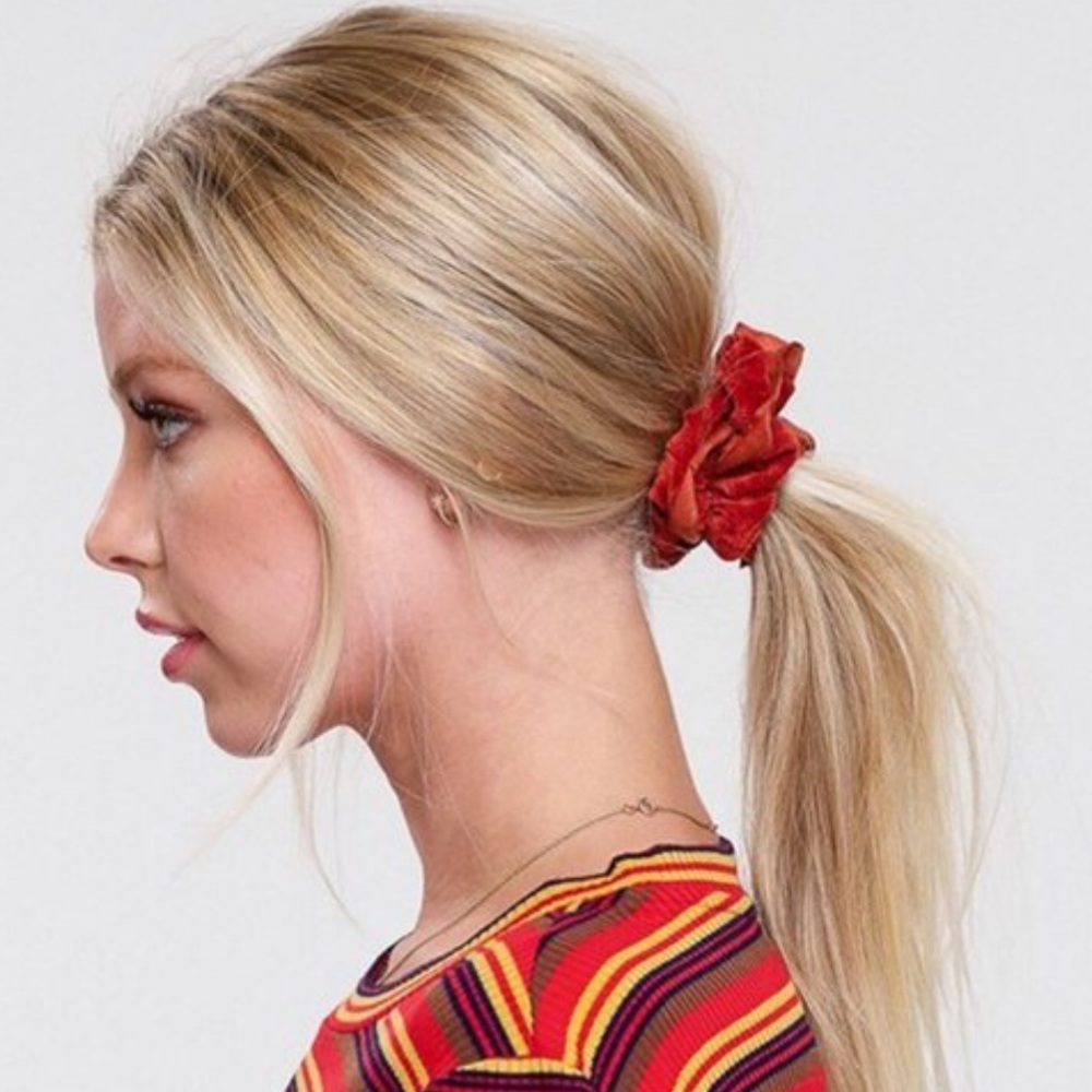 Cute corduroy scrunchies - Picture 5 of 7